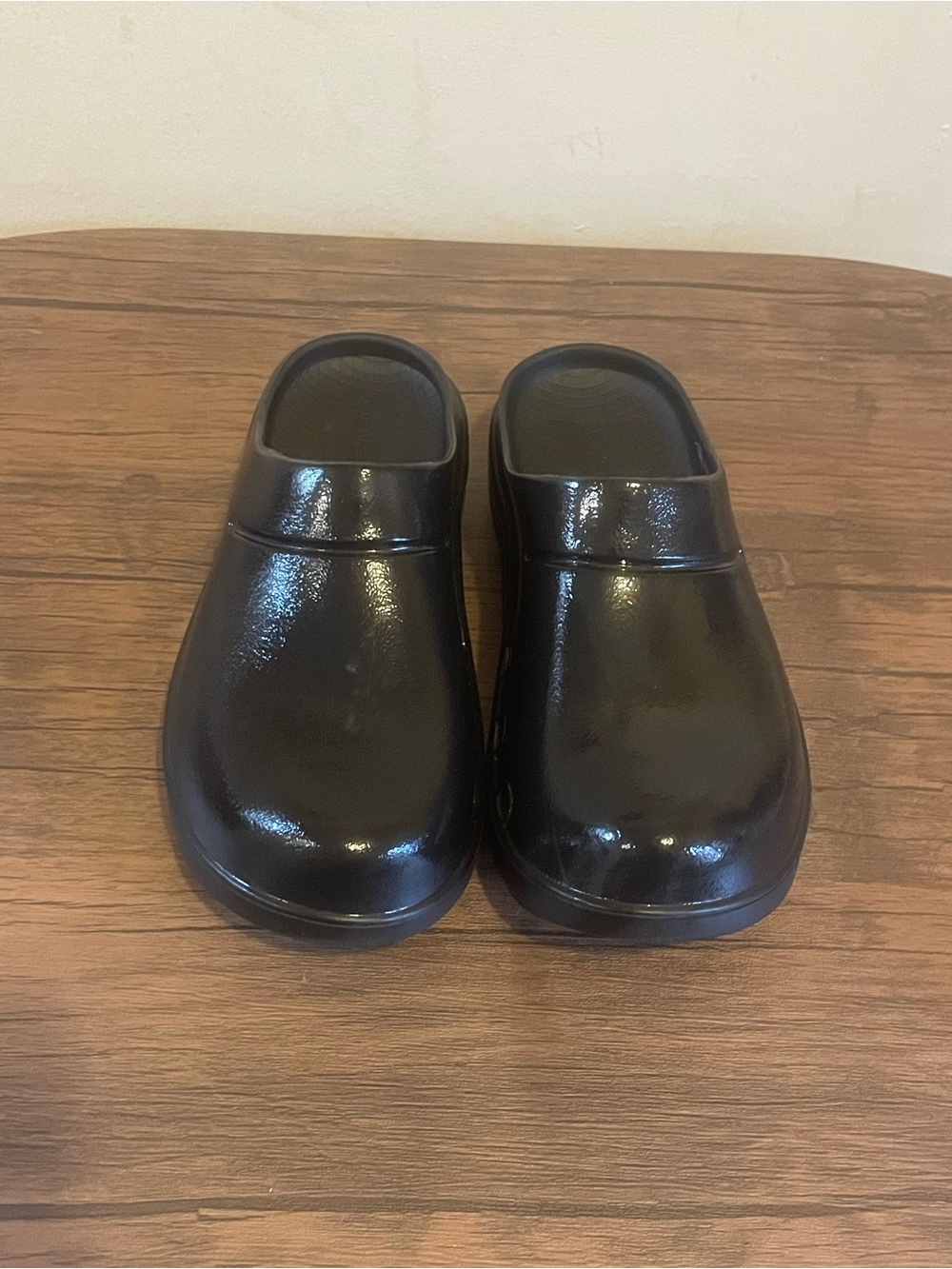 OOFOS Cloogs Luxe Black Gloss Slip-On Clogs w7 m5